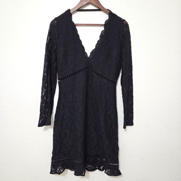 Express Scalloped Black Lace V Neck Mini Sheath Dress Medium - Picture 1 of 7
